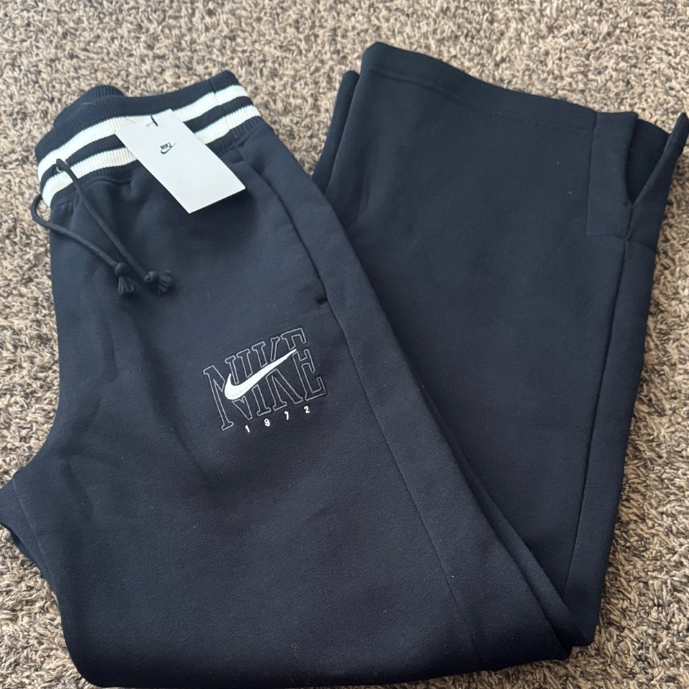 BRAND NEW - Nike Women’s Black Sweatpants with White Stripe Waistband